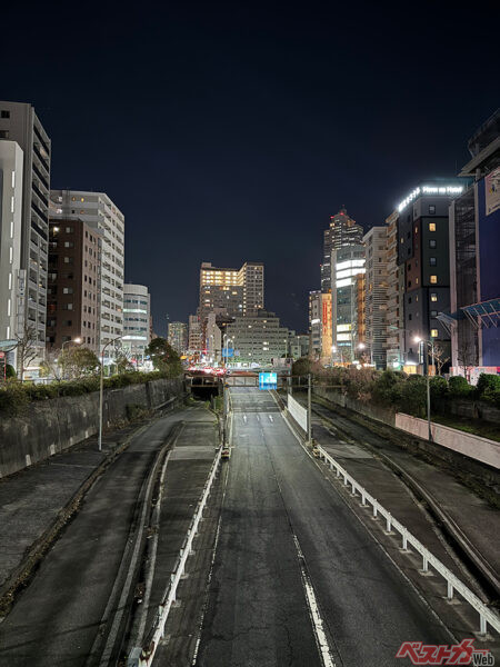 晴海線の接続地点と勘違いしそうな都心環状線の新富町出口。将来は汐留方面への入り口に転換される