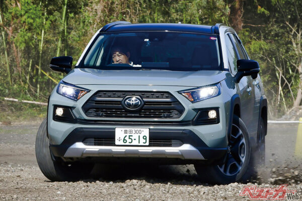 トヨタ RAV4（4WD）は、すべての4WD車に統合制御「AIM」が搭載され、日産 エクストレイルの4WD車、e-4ORCEも、前後2基のモーターとブレーキによるベクタリングが統合制御されている