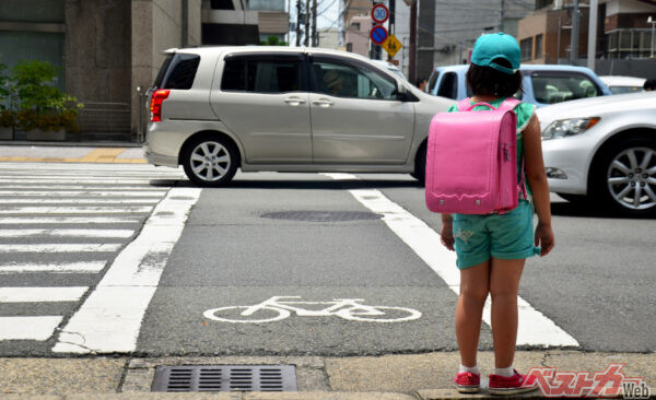 「いつまでたっても渡れないね……」。この子はそう思っていますよ