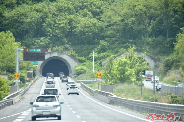 壁が迫ってくる!?　トンネル内で起こる起こりやすい[錯覚現象]に要注意！