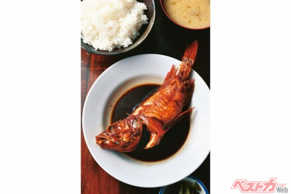 『多け乃』本日の煮魚定食　ランチサイズ：キンキ　4500円　ひと回り小ぶりなランチサイズ。魚は時季によるがほかにもカレイ、黒ムツ、カワハギ、金目鯛、のどぐろなども。1500円くらいから