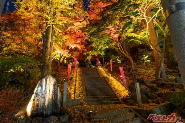 JR湯本駅から徒歩10分にある「温泉神社」。温泉で体を清め、神社で心を清めましょう