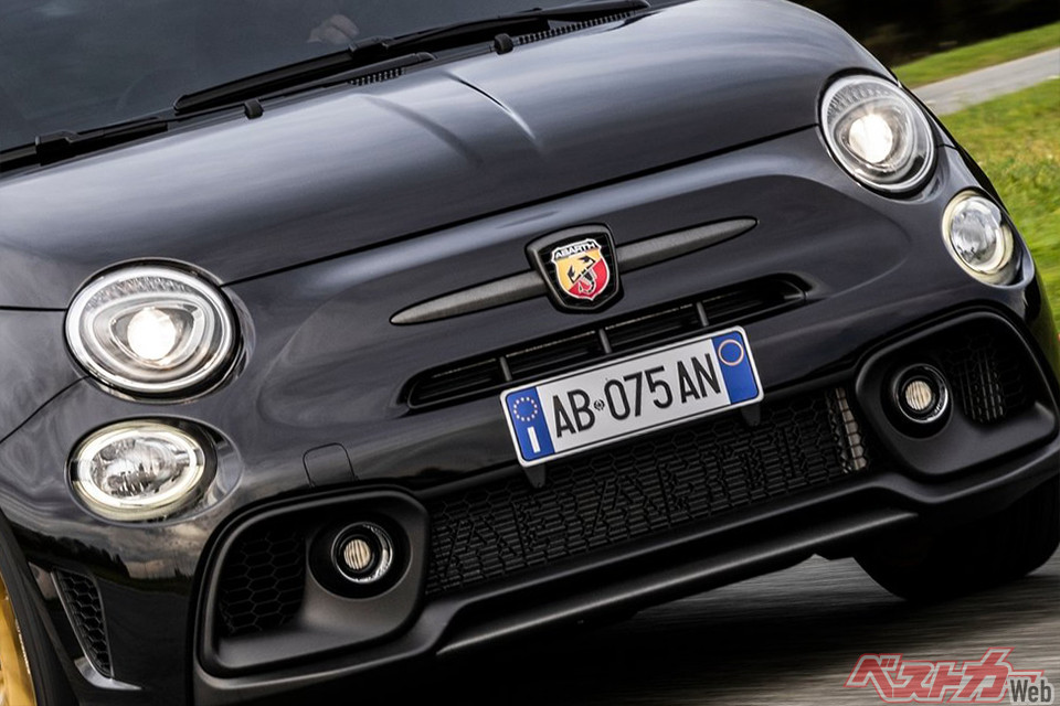 新品 珍品 Abarth すばや TomTom カーナビ 本国仕様 アバルト695