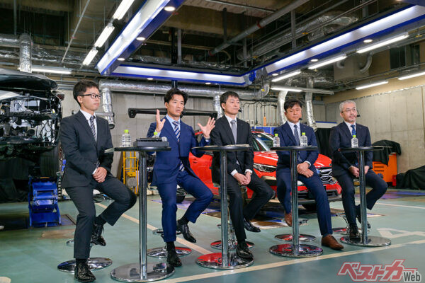 商品事業本部、技術本部、航空宇宙カンパニーから5名が登壇。スバルが研究開発している技術について詳細に説明した