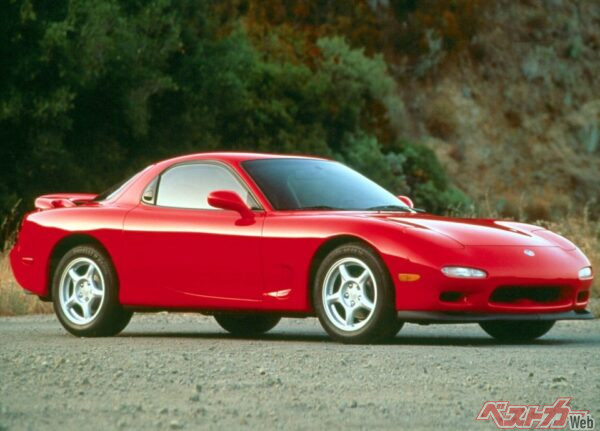 3代目RX-7。ここからは”サバンナ”呼びから”アンフィニ”へと変化