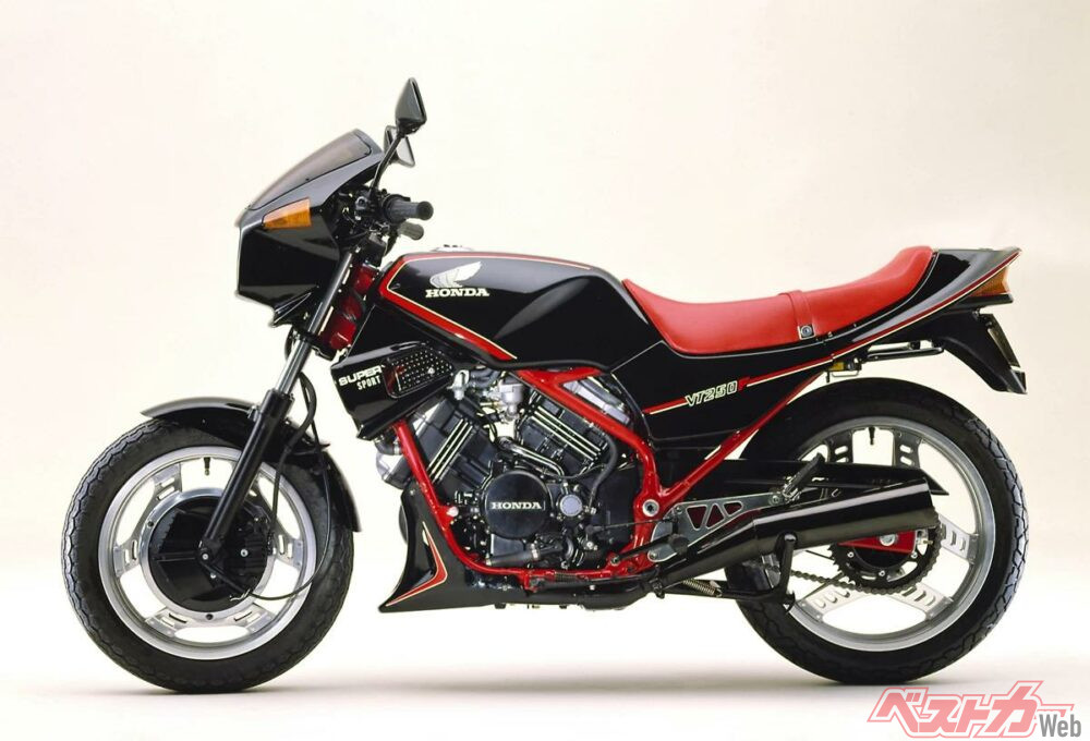 1982_honda_vt250f_01