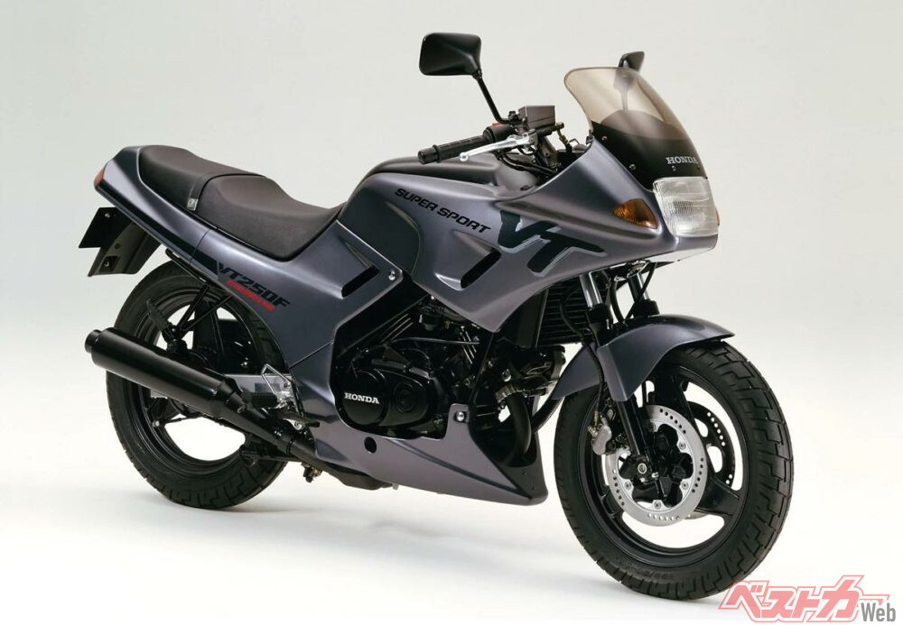 1987_honda_vt250f_boubledisc_01