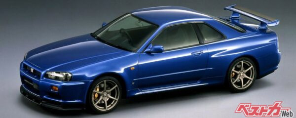 R34GT-R（BNR34）：1999年1月8日発売。総生産台数：1万2175台。最終ラインオフ：2022年8月29日深夜