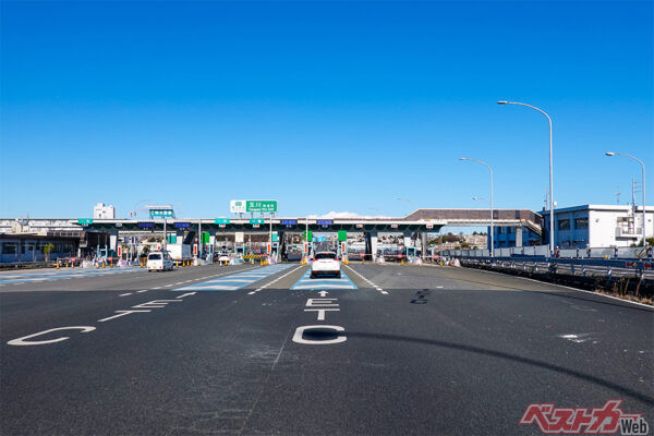 高速道路でETCカード入れ忘れ!! 財布も忘れた!! さぁどうする？（Photo by WAWA@Adobestock）