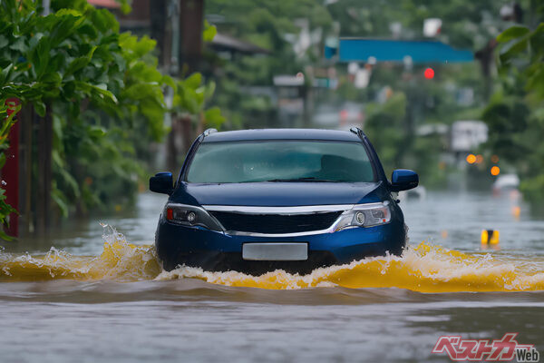 まさかの愛車水没もあわてず対処すれば無事生還（Photo by happy Wu@Adobestock）