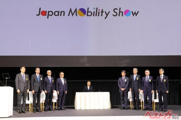 写真は2023年JMSでの一コマ。今のクルマ界をけん引するリーダーが集結した。そんな彼らが導く未来は明るいか、否か？