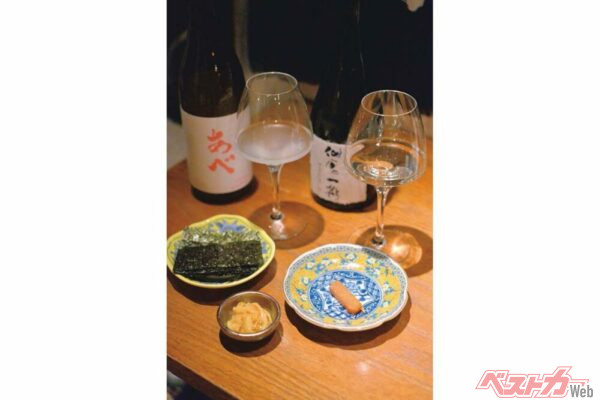 『たつみ清酒堂東京』この日は仙禽一聲（60ml・500円）など。宮崎の「厚切りからすみ」や北海道の「ほや塩辛と焼き海苔」（共に500円）など軽い肴も