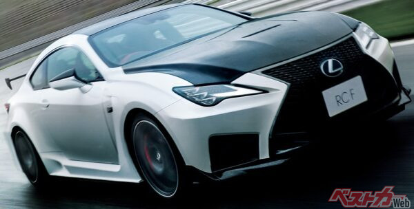 限界域での走りを極めた高性能バージョンとして、2019年にデビューしたRC F パフォーマンスパッケージ