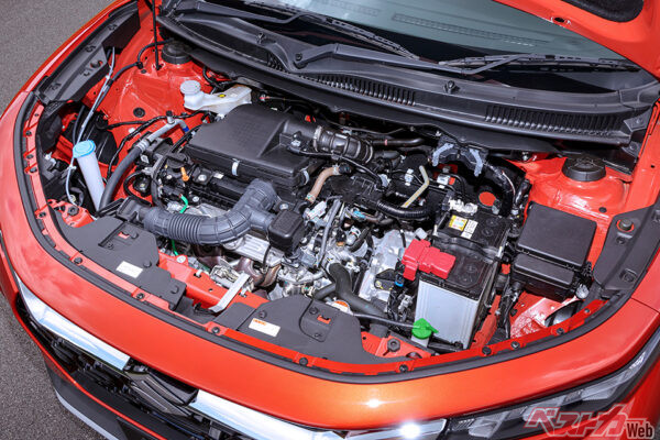 フロンクスはマイルドハイブリッドだが、スイフト系の1.2L、直3ではなく、1.5L、直4＋モーターを採用する