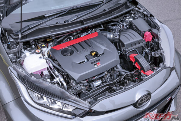 1.6L、直3DOHCターボはマイナーチェンジ前の272ps/37.7kgmから304ps/40.8kgmにスペックアップ。最強の3気筒エンジン