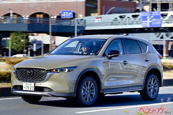 発売から7年が経過するマツダ CX-5は、毎年のように改良され先進安全装備も進化している