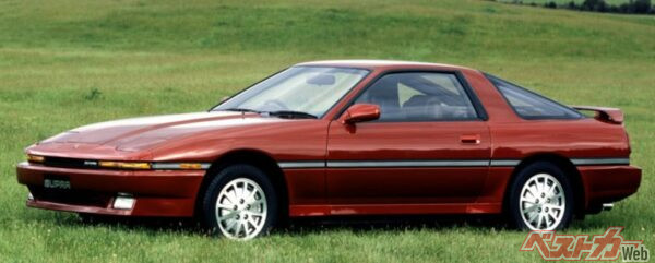 1986年2月に登場した前期型スープラ3.0GTターボ。搭載されたエンジンは7M-GTE型3L、直6ターボで230ps／33.0kgmを発生