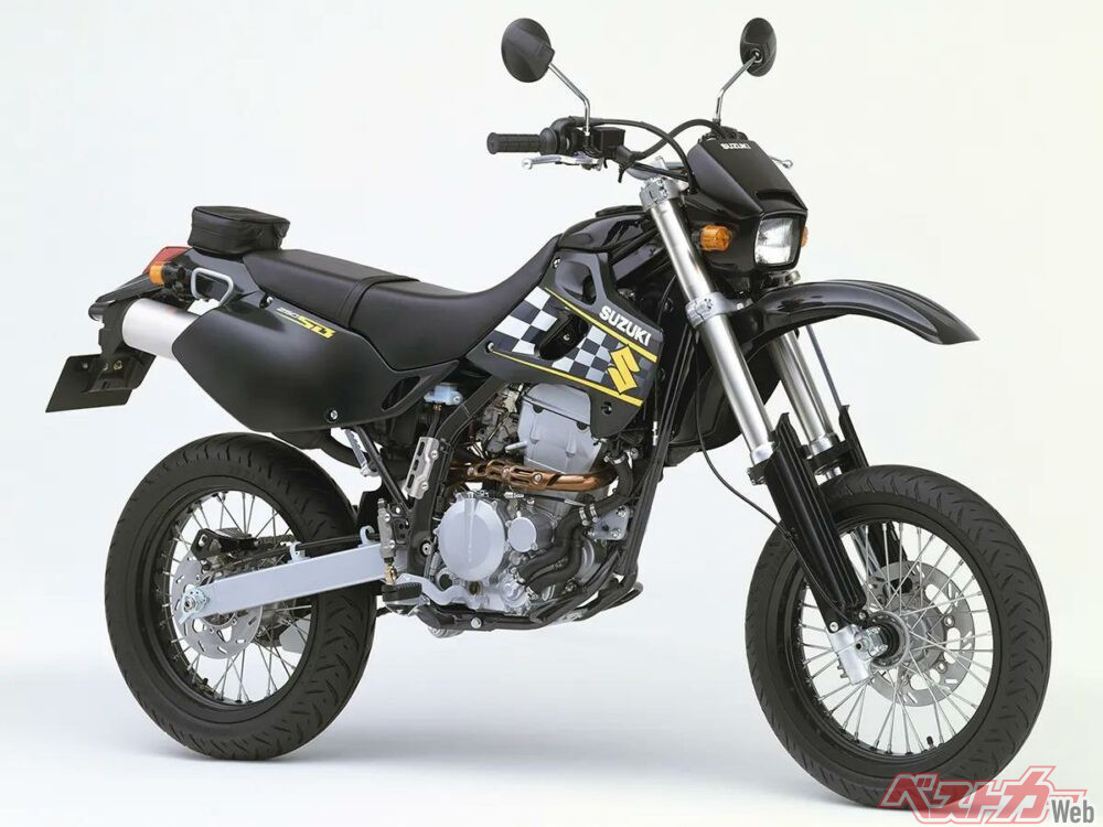 新型の登場も間近? 国産最強モタードDR-Z400SM - 自動車情報誌「ベストカー」