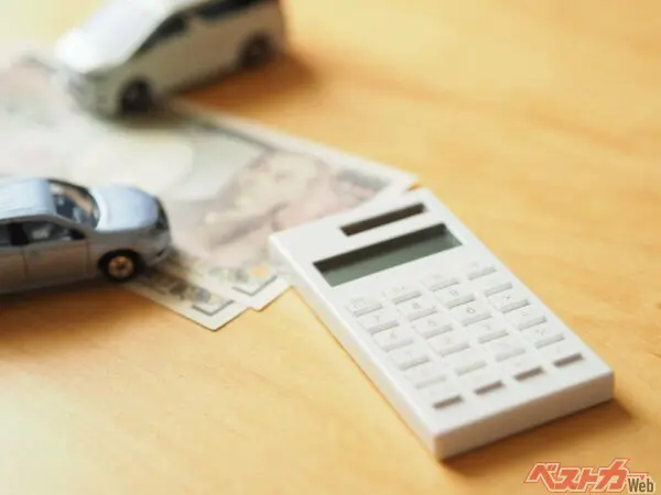ひと昔前はクルマ購入前にまずは頭金を作り、じゅうぶんな額が貯ってから購入に踏み切っていた。現在では残価設定ローンなどを利用すれば、頭金不要でクルマが買える時代になった(MAVELIQUE@AdobeStock)