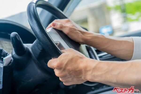 むやみにクラクションを鳴らすことは違反となる（写真：写真AC）