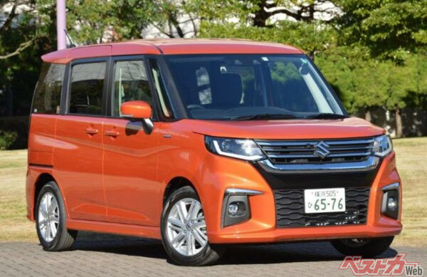 大人気のスズキ ソリオは、ハイブリッド搭載で経済的だゾ