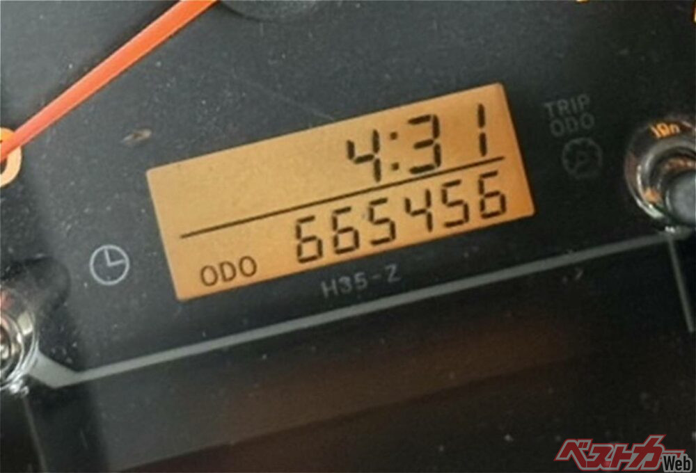 やっぱすげえわ！ 地球16周だと!! 日本一走ってるハイエースの走行距離