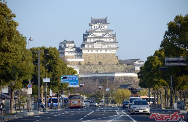 姫路城周辺の城下町という道路環境が播磨地方の交通マナーの悪さを生んだのか？（ogurisu@Adobe Stock）