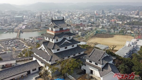 佐賀県・唐津城（Kinapi@Adobe Stock）