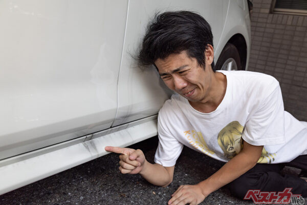 見事に汚い社用車に、編集部・福田も渋い顔