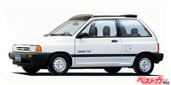 1986年12月登場のフォード(日本フォード)フェスティバ。マツダが当時のオートラマ店で販売しており、日本初の電動キャンバストップを採用していた