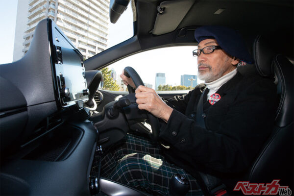 気がつけば運転に夢中になっている。スポーツカーならではの快感である！