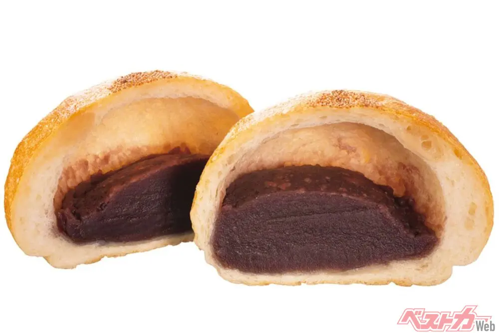 『パオン昭月』フランスあんぱん 200円 香ばしいフランスパン生地になめらかなこしあんが好相性。焼いている途中に一度オーブンから出して生地のガス抜きをするなど、あんが破裂しないよう注意して仕上げるそう。で、ご覧の美しいまん丸に。粒あんもある