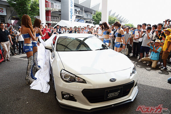 2013年8月4日開催のイベント「Fuji 86 Style with BRZ 2013」で初めて披露されたスバル BRZ tS