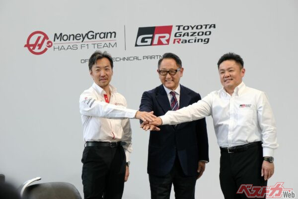 Haas小松代表（写真左）、豊田会長（中央）、GAZOO Racing Company高橋智也プレジデント（右）