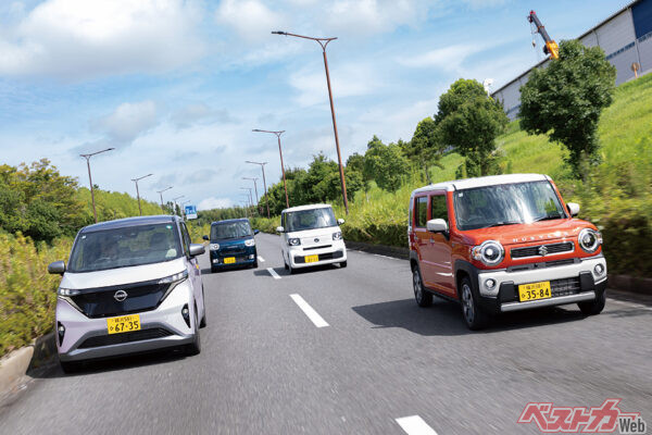 販売台数ランキングをもとに選出した人気の軽自動車4台の後席居住性と乗り心地をチェックした