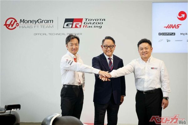 会見での1シーン。写真左からMoneyGram Haas F1 Team代表の小松礼雄氏、トヨタの豊田章男会長、GAZOO Racing Companyプレジデントの高橋智也氏