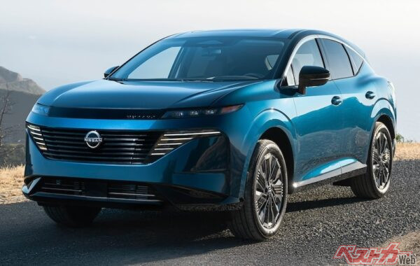 ムラーノのフロント。ネコひげがしっかり光るぞ