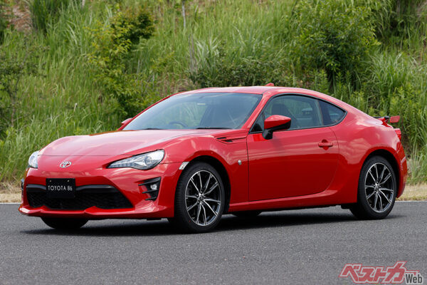 初代トヨタ 86／スバル BRZ　全長4240×全幅1775×全高1320mm／車両重量1210kg／2L水平対向4（200ps）