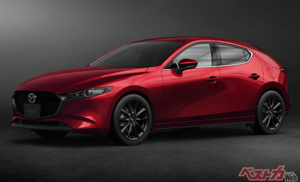 マツダ MAZDA3 ファストバック　全長4460×全幅1795×全高1440mm／車両重量1340kg／1.5L直4（111ps）