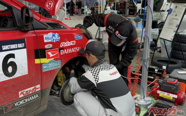 ダイハツのセンパイから教えてもらう日産愛知自動車大学校の生徒さん!! もう担当はコの後継を見ただけで感動!!