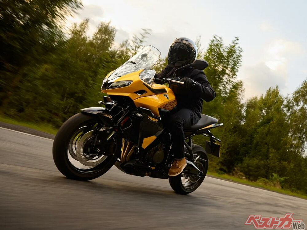 新車】800ccの3気筒エンジンを搭載した「タイガースポーツ800」が約140