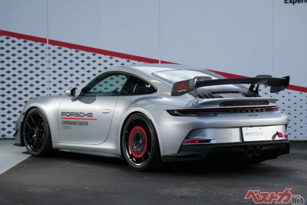 エアロダイナミックスのノウハウを注ぎ込んだ911GT3マンタイ。ポルシェマンタイパフォーマンスキットの詳細はこちらhttps://www.porsche.co.jp/service/accessories/manthey-racing-parts/