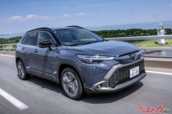 2つのパワーユニットを設定するトヨタ カローラクロス。強いてオススメを挙げればハイブリッドだが、新しくなったガソリンエンジンも元気があって悪くない