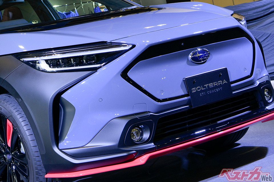 スバルの700万円[STIバージョンSUV]誕生か!? チェリーレッドの