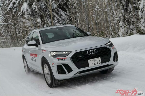 北海道旭川での試乗の一コマ。雪上はもちろん氷上性能の圧倒的な向上を体感できた