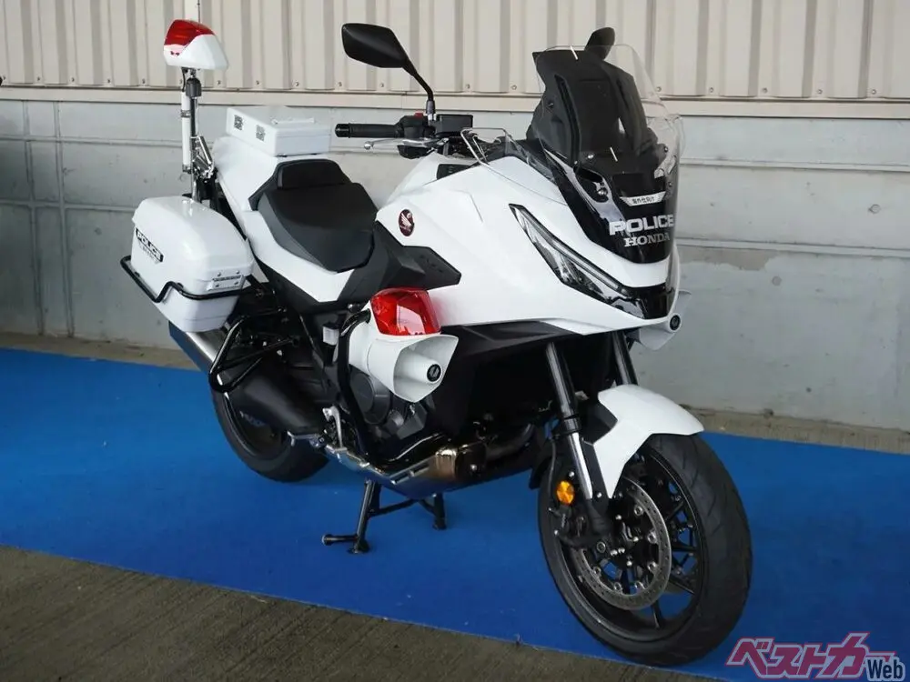 速報】白バイ仕様の「NT1100 POLICE」登場！ 2025年新型NT1100ベースで海外で展開、いずれは日本にも！？ -  自動車情報誌「ベストカー」