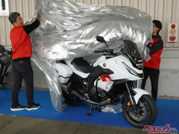 速報】白バイ仕様の「NT1100 POLICE」登場！ 2025年新型NT1100ベースで海外で展開、いずれは日本にも！？ -  自動車情報誌「ベストカー」