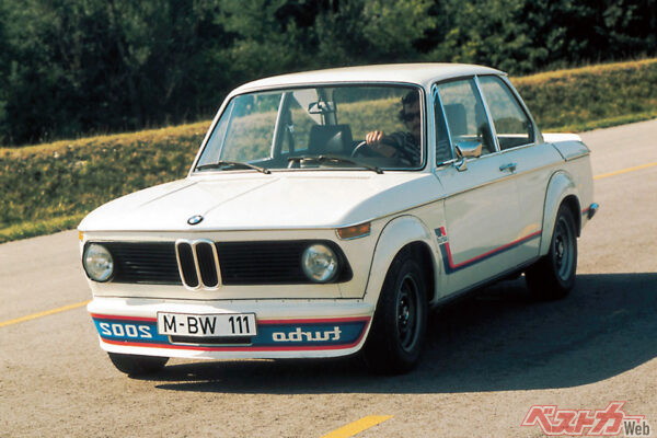 BMW 2002ターボ（1973年）。航空機技術を活かし生まれたマルニターボ。ターボを語るうえで外せない存在だ