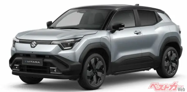 おおおおおお! これがスズキ初の量産EV、e VITARAだ!! コンセプトモデルのeVXとほぼ同じスタイルで格好よすぎる! 全長4275×全幅1800×全高1635mm(欧州向けモデル)というサイズ