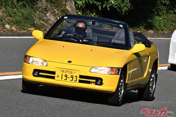 30年前のクルマとは思えない走りを見せるホンダ ビート。速いわけではないが楽しいし気持ちいい！